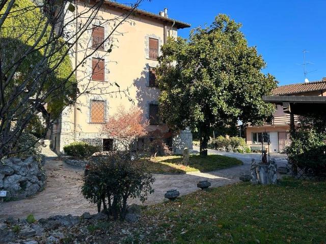 Villa Indipendente in vendita a Carcano, Albavilla