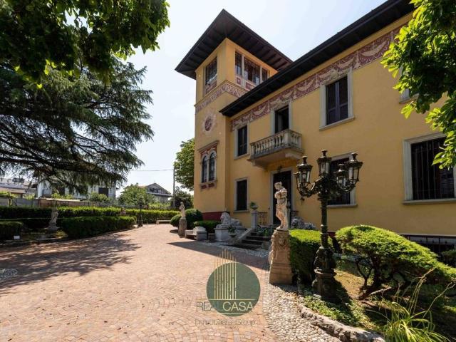 Villa Indipendente in vendita a Almè, Lombardia