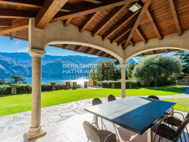 Villa Indipendente in vendita a Laglio, Como