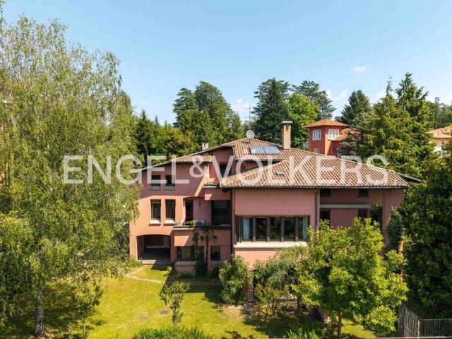 Villa Indipendente in vendita a Biumo Superiore, Varese