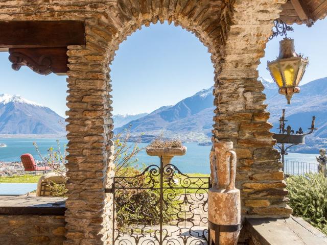 Villa Indipendente in vendita a Campiedi, Dongo