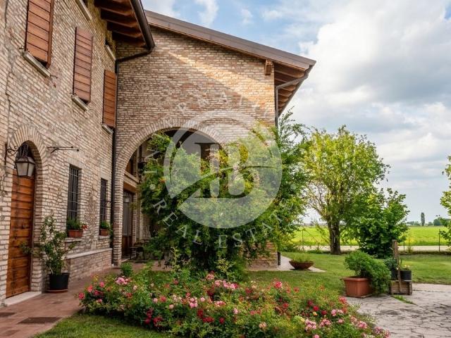 Villa Indipendente in vendita a Ceresara, Lombardia