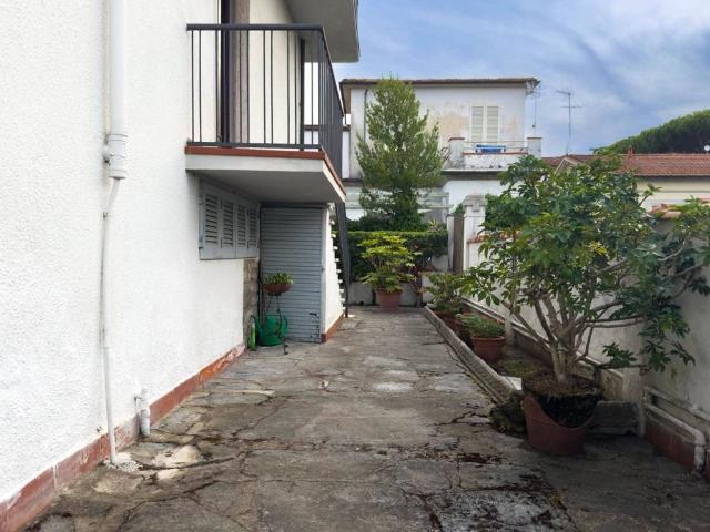 Villa Indipendente in vendita a Camaiore, Toscana