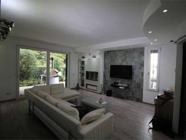 Villa Indipendente in vendita a Albavilla, Lombardia