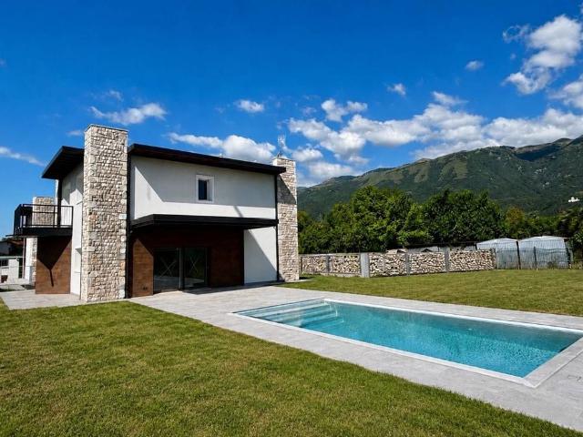 Villa Indipendente in vendita a Beorchia, Aviano