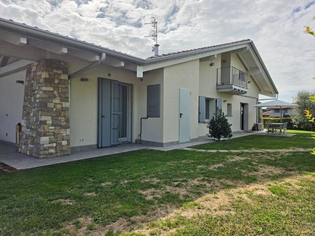 Villa Indipendente in vendita a Brembate di Sopra, Bergamo
