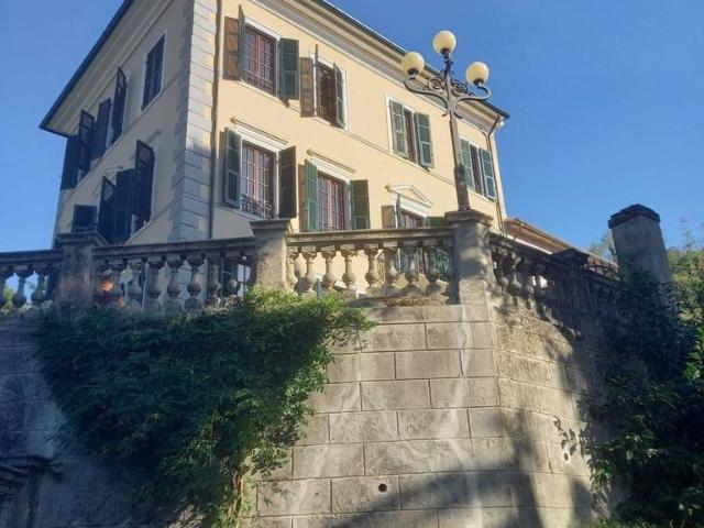 Villa Indipendente in vendita a Fabbrica, Carrara