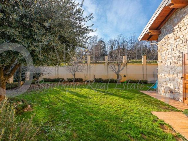 Villa Indipendente in vendita a Montano Lucino, Lombardia