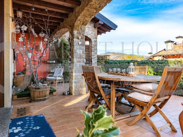Villa Indipendente in vendita a Montano Lucino, Lombardia