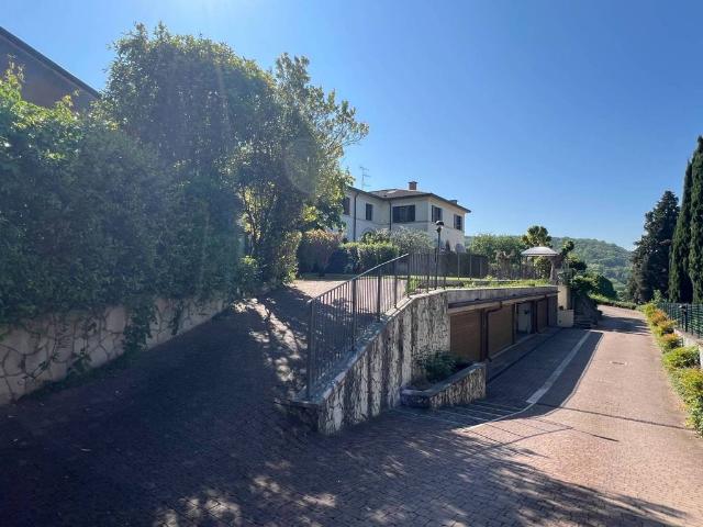 Villa Indipendente in vendita a Nord-Est, Brenzone