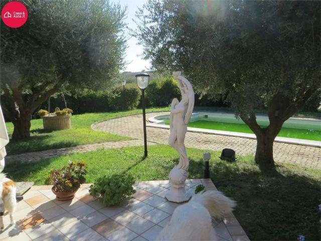 Villa Indipendente in vendita a Contrada San Domenico, Marche