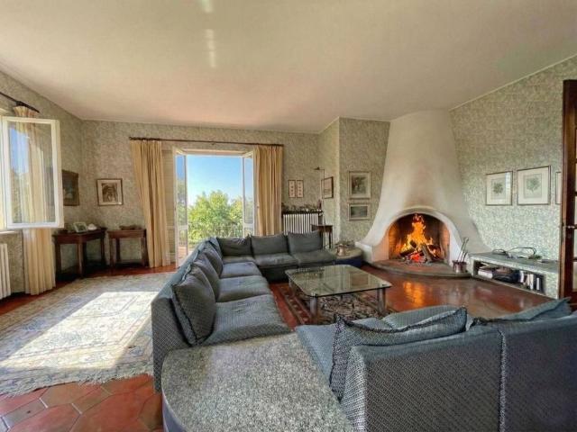 Villa Indipendente in vendita a Crevenna, Erba