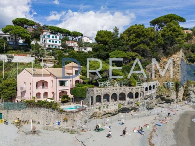 Villa Indipendente in vendita a Albissola Marina, Liguria