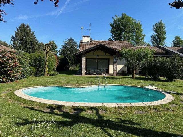 Villa Indipendente in vendita a Malnate, Lombardia