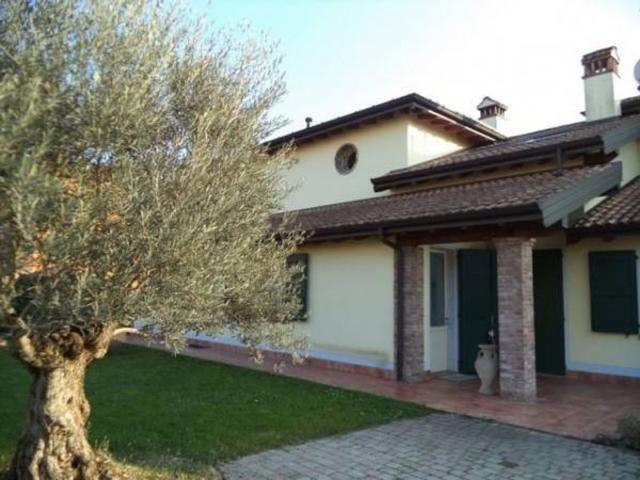 Villa Indipendente in vendita a Modena