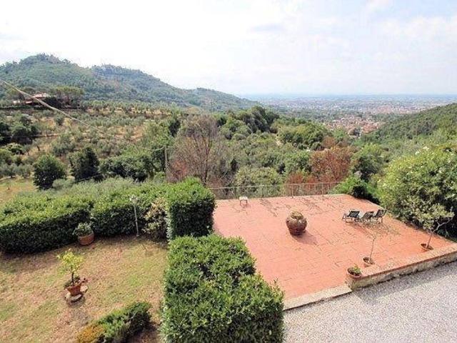 Villa Indipendente in vendita a Montecatini Terme, Toscana