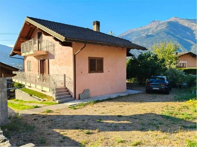 Villa Indipendente in vendita a Pollein, Aosta