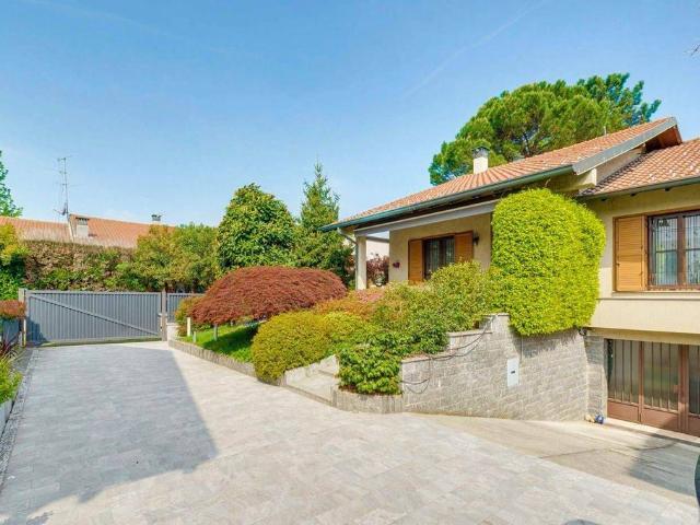Villa Indipendente in vendita a Campo Sportivo-Colombara, Saronno