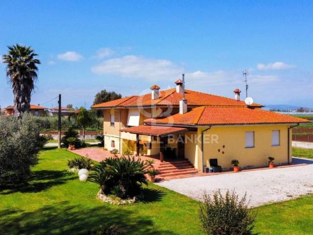 Villa Indipendente in vendita a Terracina, Lazio