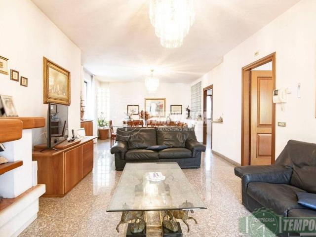 Villa Indipendente in vendita a Castelletto, Senago