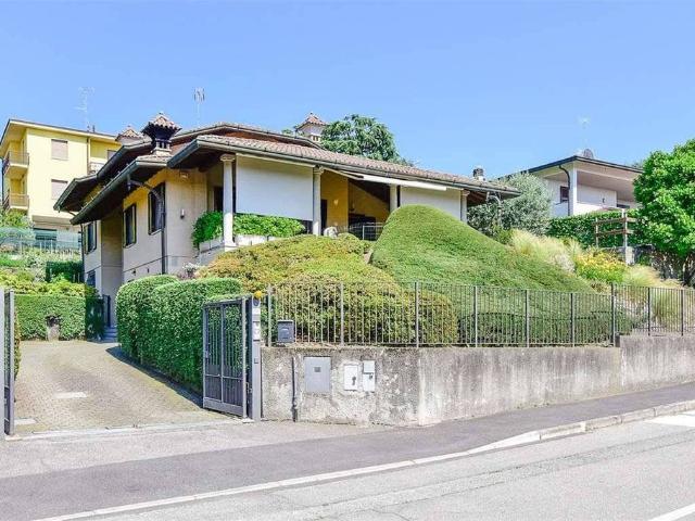 Villa Indipendente in vendita a Bernate, Casnate con Bernate