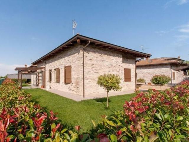 Villa Indipendente in vendita a Unione dei comuni del Sorbara, Castelfranco Emilia