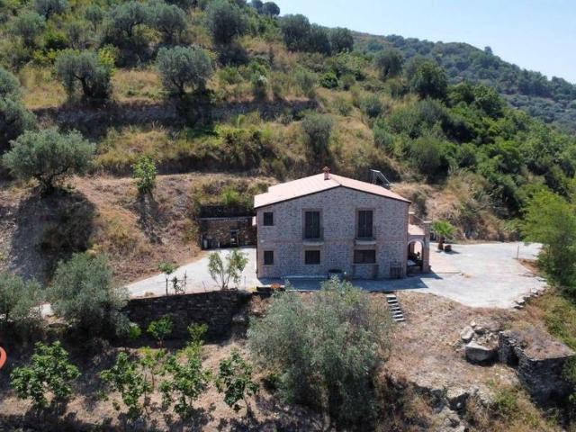 Villa Indipendente in vendita a Serramezzana, Campania