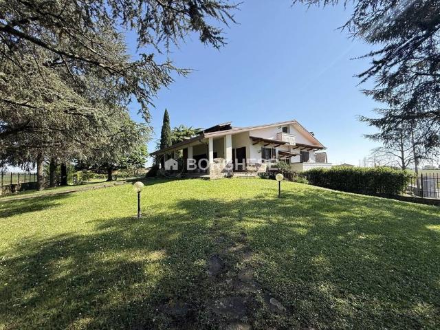 Villa Indipendente in vendita a Occhiobello, Veneto