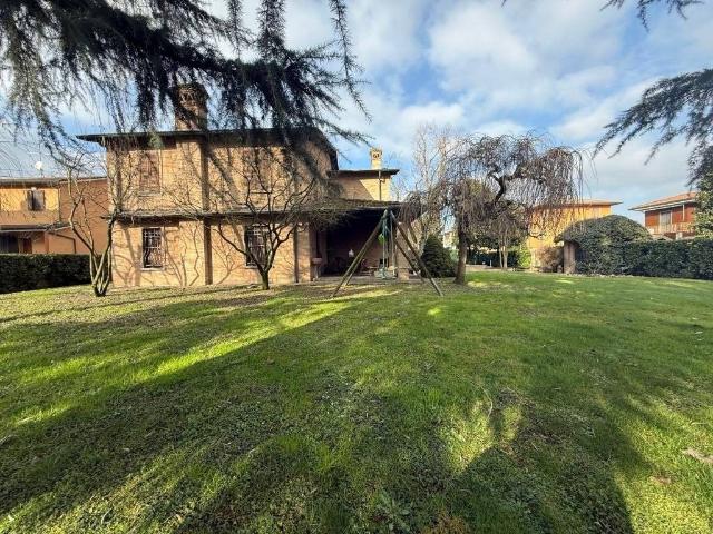 Villa Indipendente in vendita a Zelo Buon Persico, Lombardia
