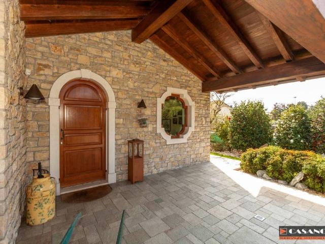 Villa Indipendente in vendita a Somaino, Faloppio