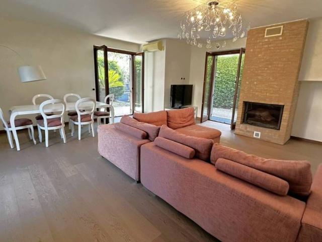 Villa Indipendente in vendita a Ragnola, Marche