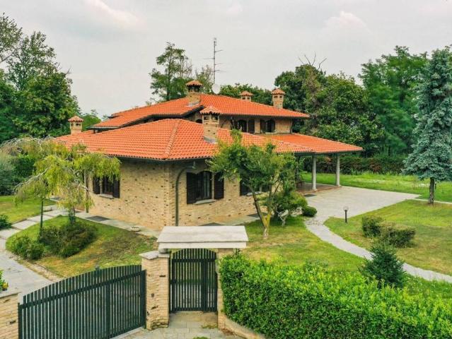 Villa Indipendente in vendita a Brenna, Lombardia