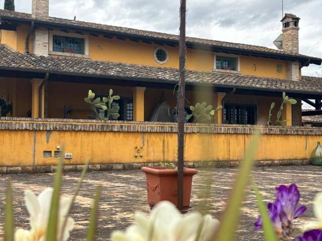 Villa Indipendente in vendita a Pantan Monastero, Roma Capitale
