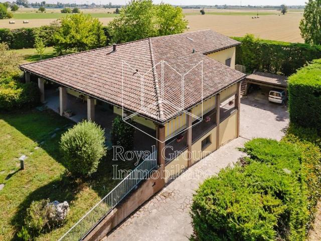Villa Indipendente in vendita a Noceto, Reggio Emilia