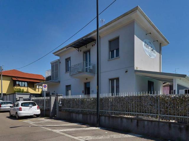 Villa Indipendente in vendita a Limbiate, Lombardia