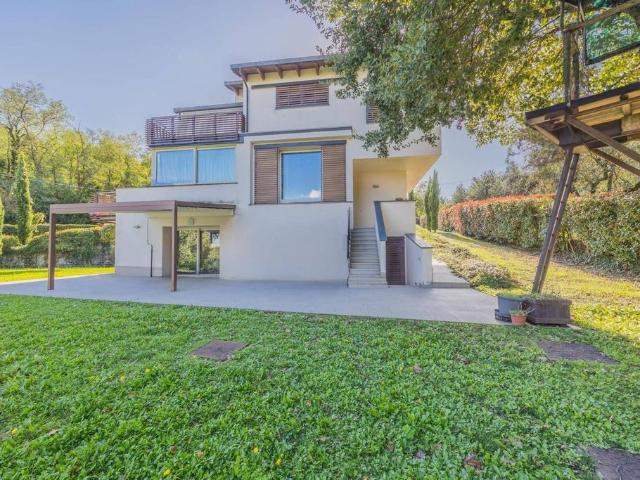 Villa Indipendente in vendita a Lamporecchio, Toscana