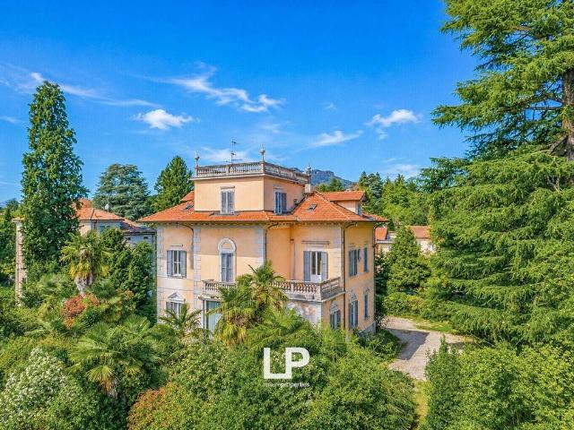 Villa Indipendente in vendita a Biumo Superiore, Varese
