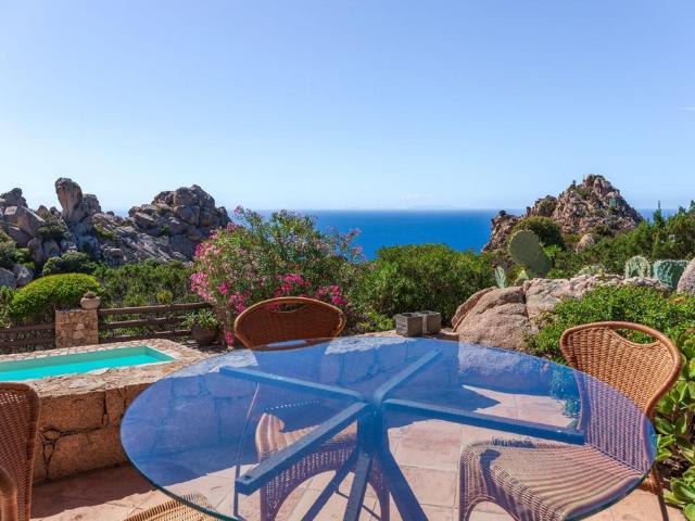 Villa Indipendente in vendita a Trinità d'Agultu e Vignola, Sardigna/Sardegna
