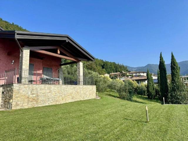 Villa Indipendente in vendita a Bergamo, Lombardia