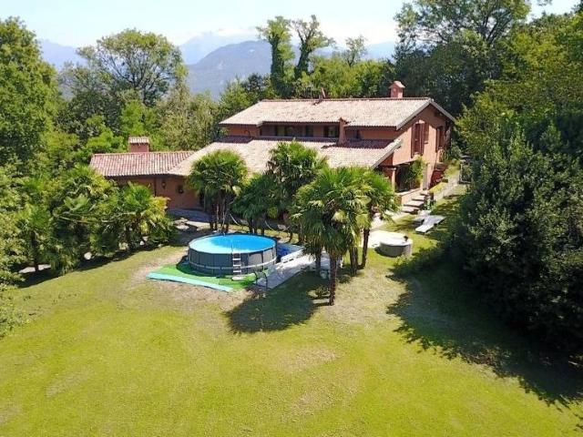 Villa Indipendente in vendita a Cesana Brianza, Lombardia