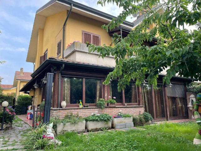 Villa Indipendente in vendita a Rovido, Buccinasco