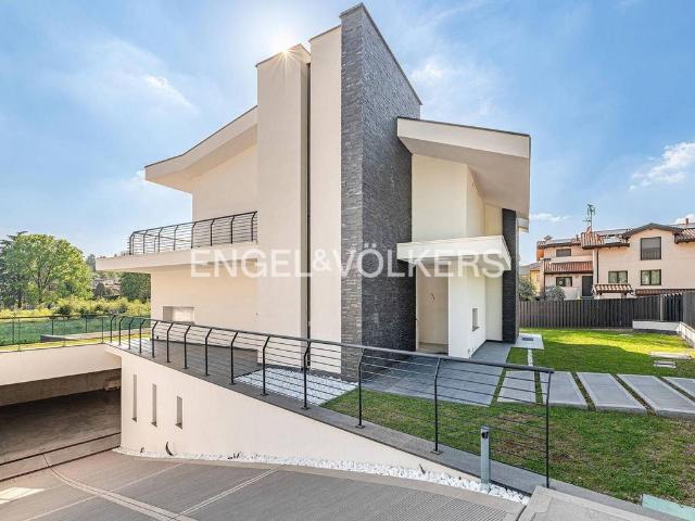 Villa Indipendente in vendita a Mandresca, Inverigo