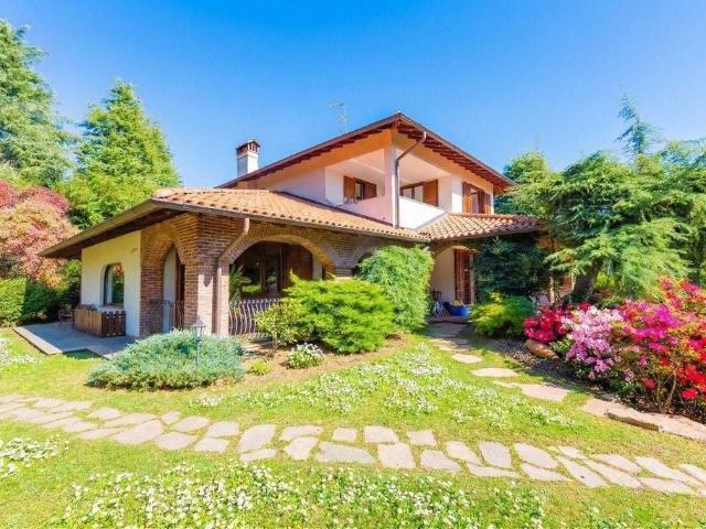 Villa Indipendente in vendita a Monte, Solbiate Arno