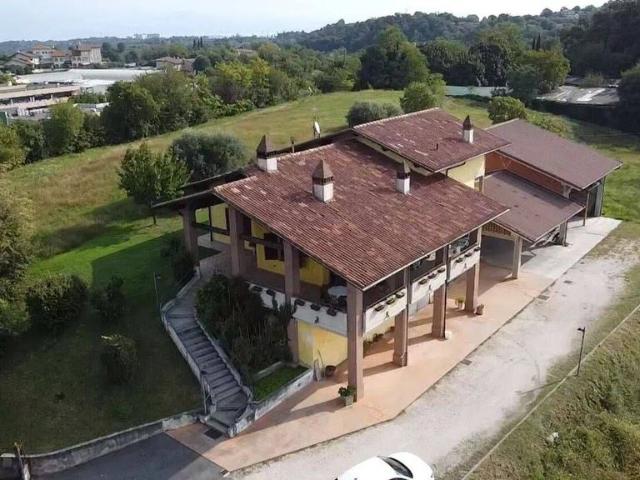 Villa Indipendente in vendita a Lonato, Lombardia
