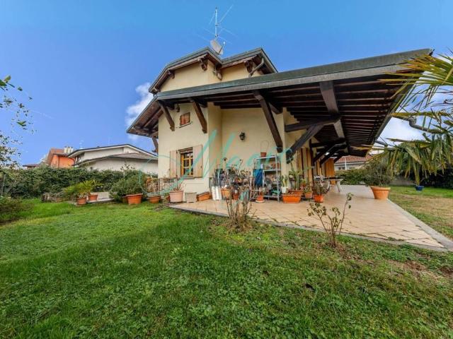 Villa Indipendente in vendita a Camporicco, Cassina De' Pecchi