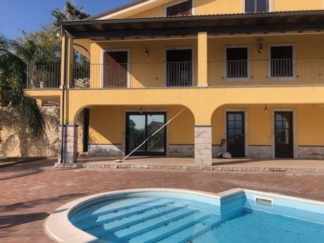 Villa Indipendente in vendita a Catarratti, Messina