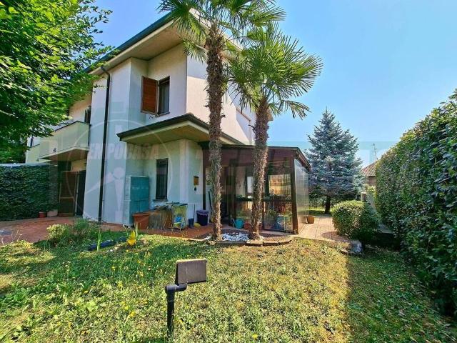Villa Indipendente in vendita a Cascina Villa, Lainate