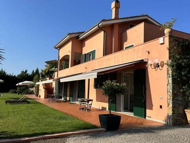 Villa Indipendente in vendita a San Remo, Liguria