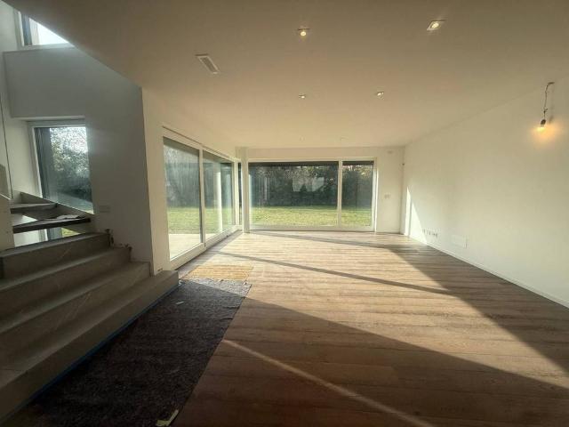 Villa Indipendente in vendita a Paderno, Reana Del Roiale