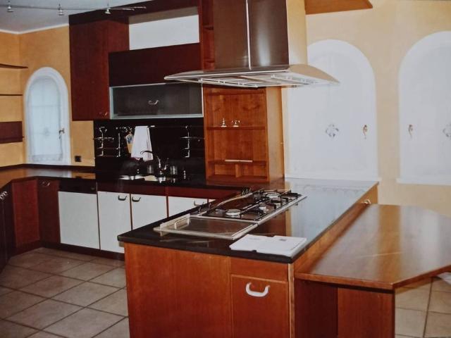 Villa Indipendente in vendita a Tirano, Lombardia